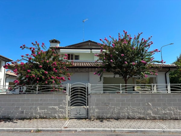 casa indipendente in vendita a Comacchio in zona Lido di Pomposa