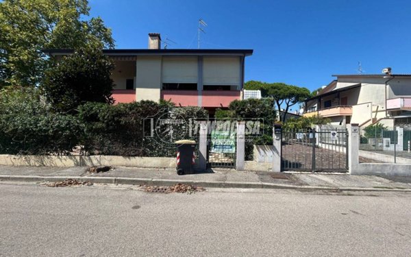 appartamento in vendita a Comacchio in zona Lido di Volano