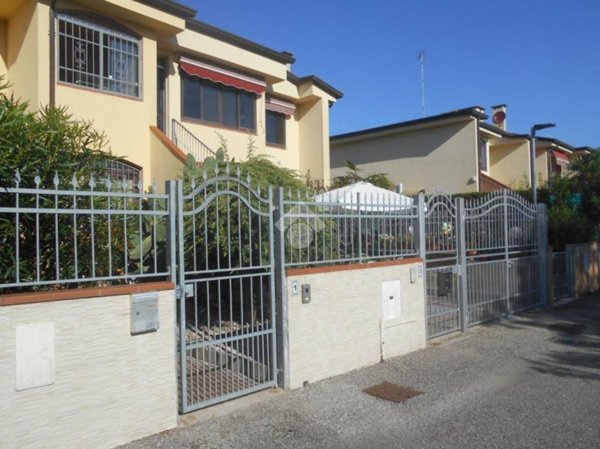 appartamento in vendita a Comacchio in zona Lido degli Scacchi