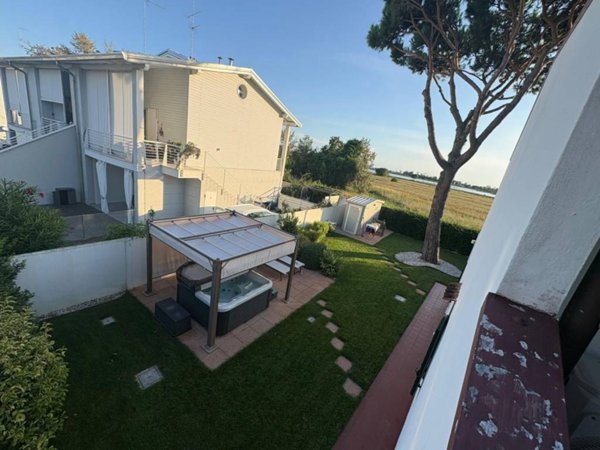 casa indipendente in vendita a Comacchio in zona Lido di Spina