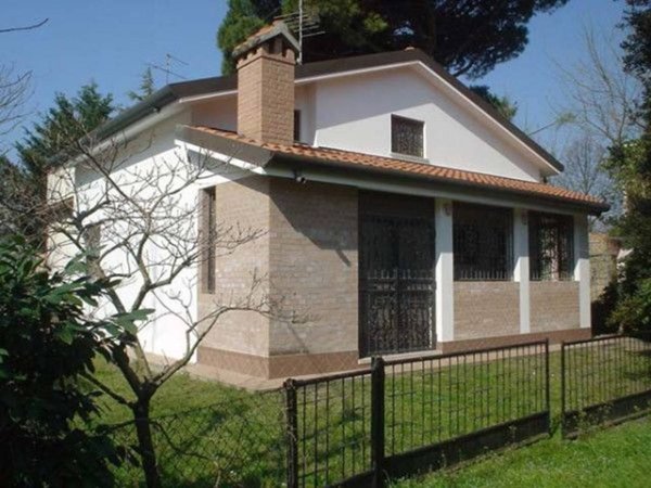 casa indipendente in vendita a Comacchio in zona Lido degli Estensi