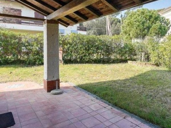 casa indipendente in vendita a Comacchio in zona Lido degli Estensi