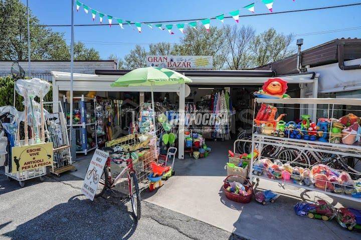 box auto in vendita a Comacchio in zona Lido degli Estensi
