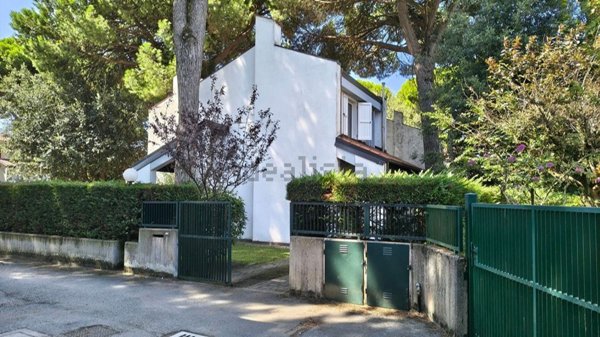 casa indipendente in vendita a Comacchio in zona Lido degli Estensi