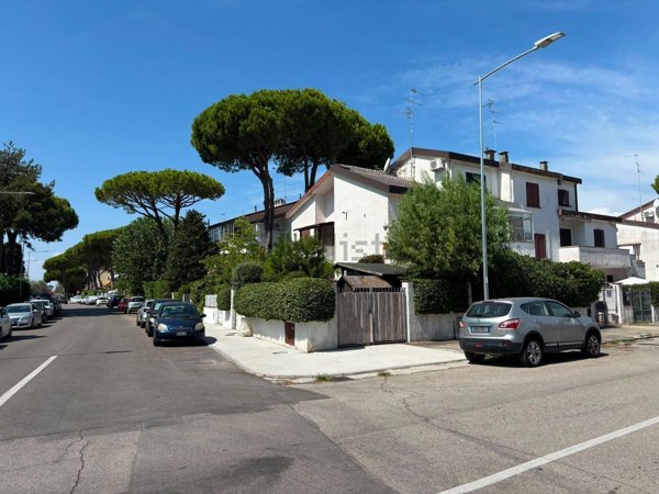 casa indipendente in vendita a Comacchio in zona Lido di Spina