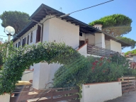 casa indipendente in vendita a Comacchio in zona Lido di Spina