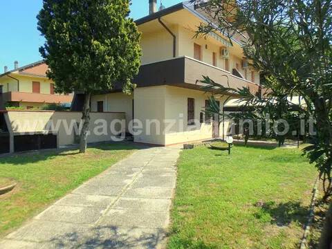 casa indipendente in vendita a Comacchio in zona Lido degli Scacchi