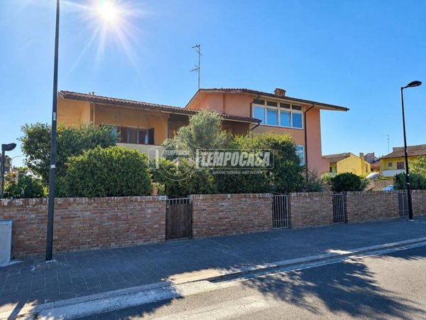 appartamento in vendita a Comacchio in zona Volania
