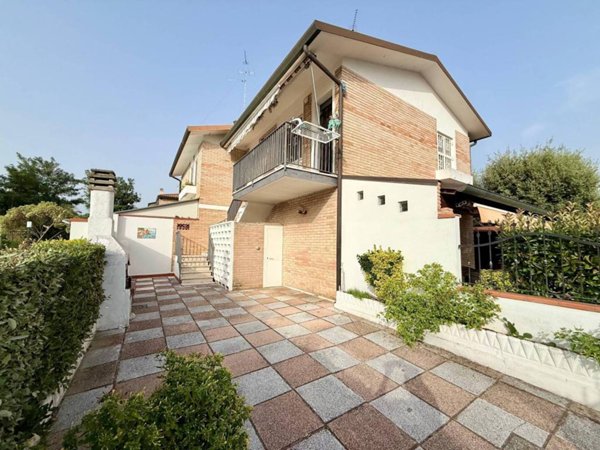 casa indipendente in vendita a Comacchio in zona Lido delle Nazioni