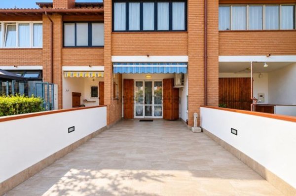casa indipendente in vendita a Comacchio in zona Lido delle Nazioni