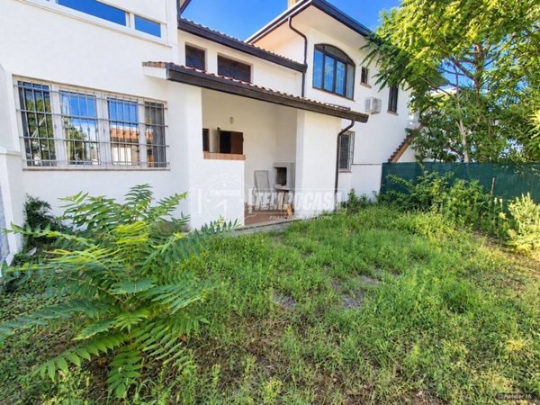 casa indipendente in vendita a Comacchio in zona Lido degli Estensi