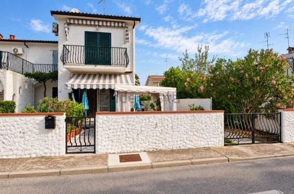 casa indipendente in vendita a Comacchio in zona Lido degli Scacchi