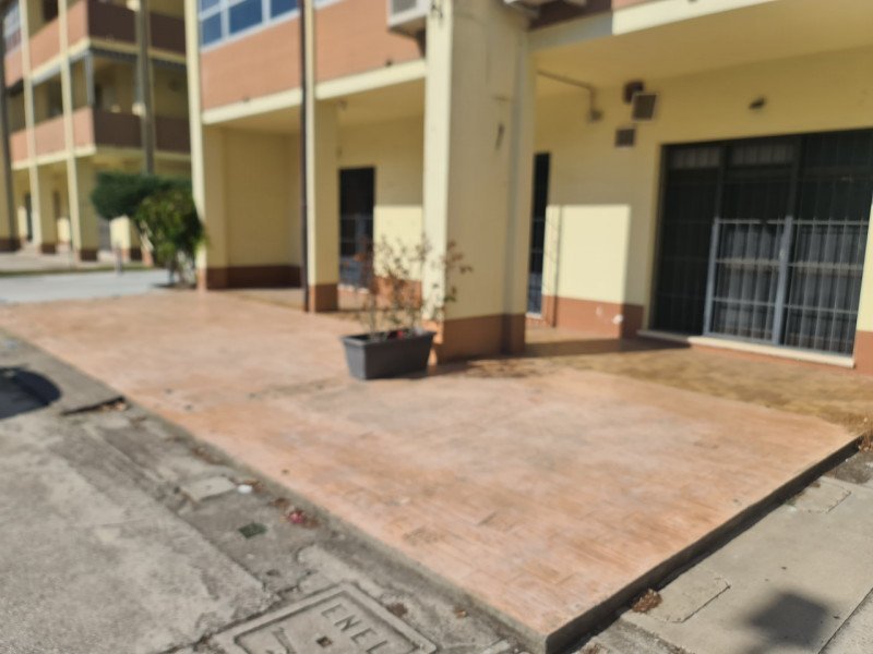 ufficio in vendita a Comacchio in zona Lido degli Estensi