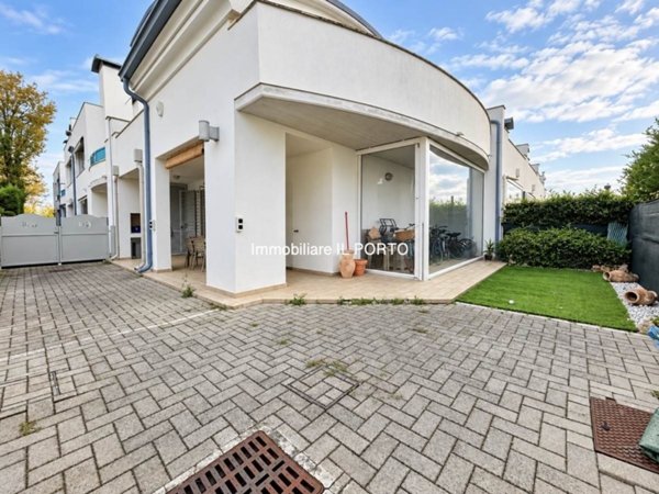 casa indipendente in vendita a Comacchio in zona Lido degli Estensi