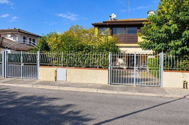 casa indipendente in vendita a Comacchio in zona Lido delle Nazioni