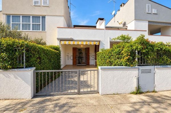 casa indipendente in vendita a Comacchio in zona Lido di Pomposa