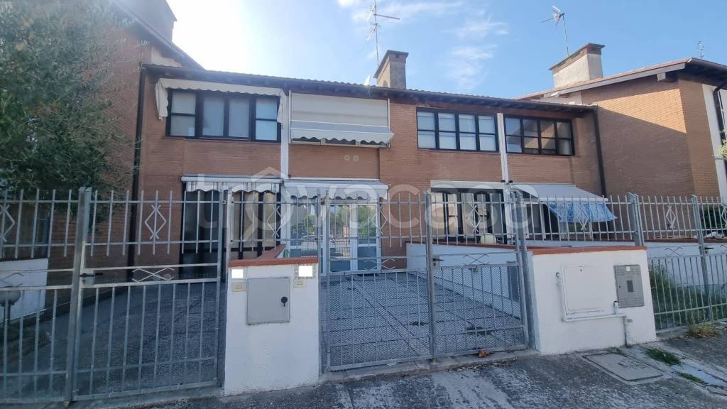 casa indipendente in vendita a Comacchio in zona Lido degli Estensi