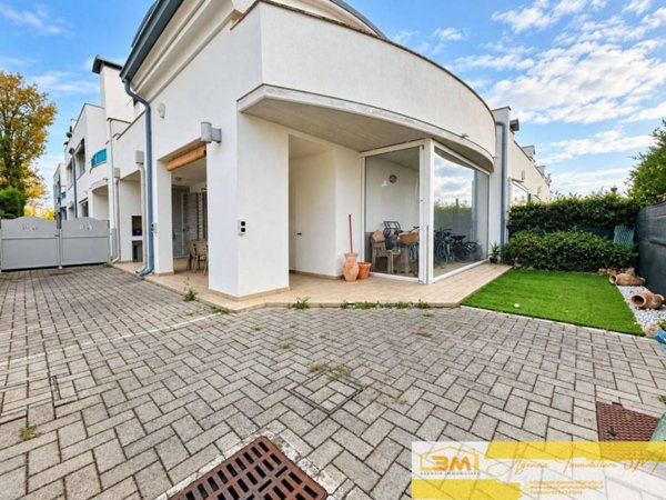casa indipendente in vendita a Comacchio in zona Lido degli Estensi
