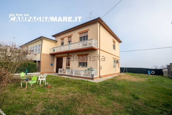 casa indipendente in vendita a Copparo in zona Ambrogio