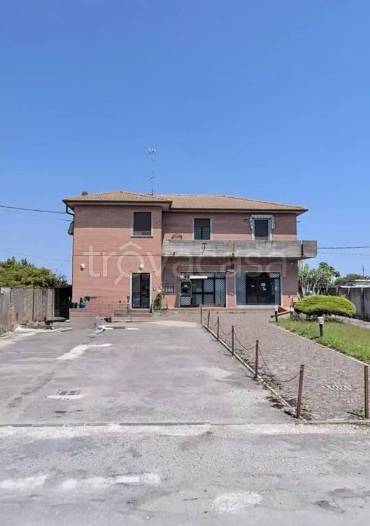 negozio in vendita a Copparo in zona Ambrogio