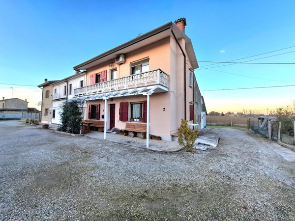 casa indipendente in vendita a Copparo in zona Ambrogio