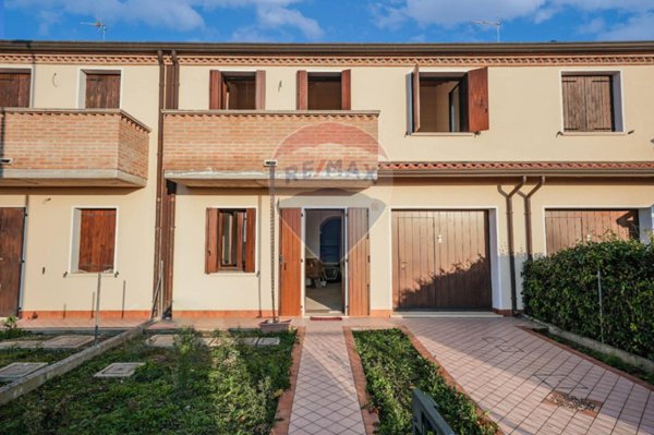casa indipendente in vendita a Copparo in zona Ponte San Pietro