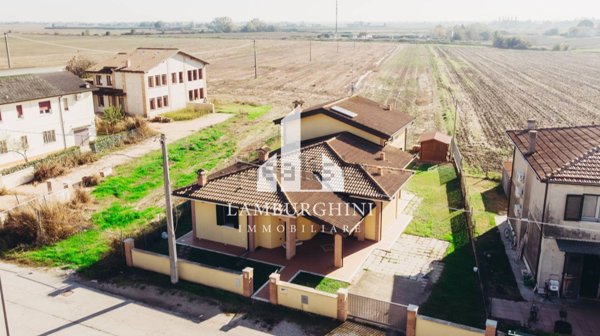 casa indipendente in vendita a Copparo