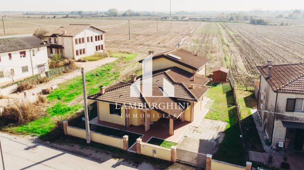 casa indipendente in vendita a Copparo