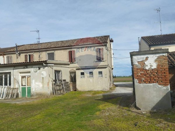 casa semindipendente in vendita a Copparo in zona Fossalta