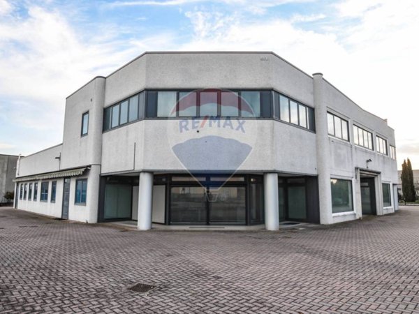 locale commerciale in vendita a Copparo