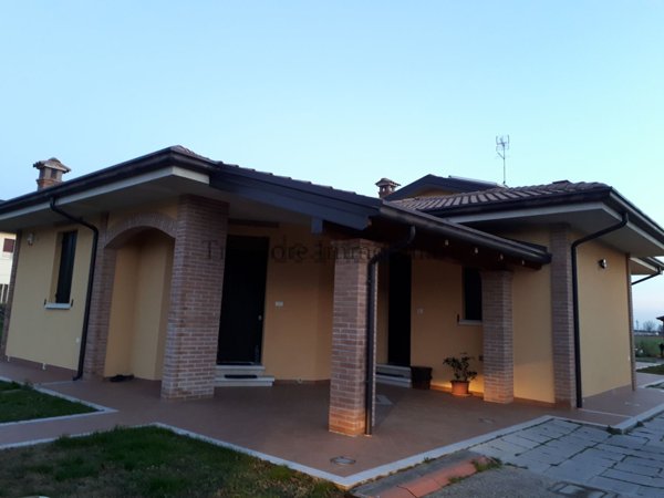 casa indipendente in vendita a Copparo