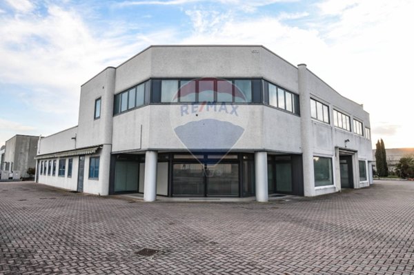 locale commerciale in vendita a Copparo