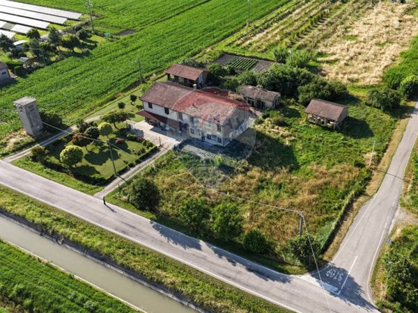 casa indipendente in vendita a Copparo in zona Sant'Apollinare