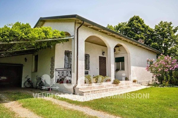 casa indipendente in vendita a Copparo in zona Ambrogio