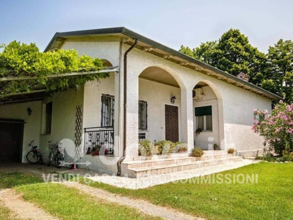 casa indipendente in vendita a Copparo in zona Ambrogio