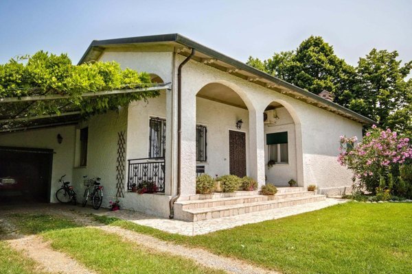 casa indipendente in vendita a Copparo in zona Ambrogio