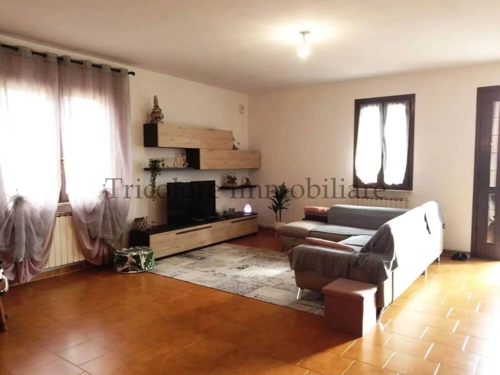 appartamento in vendita a Copparo in zona Ambrogio