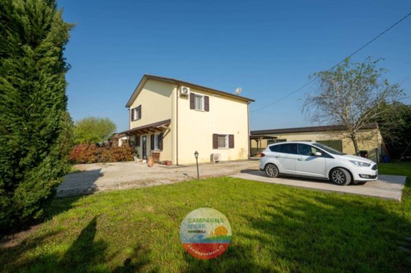 casa indipendente in vendita a Copparo in zona Ambrogio