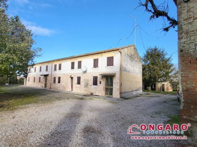 casa indipendente in vendita a Copparo in zona Ambrogio