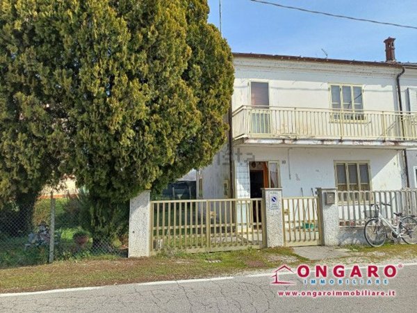 casa indipendente in vendita a Copparo in zona Ambrogio