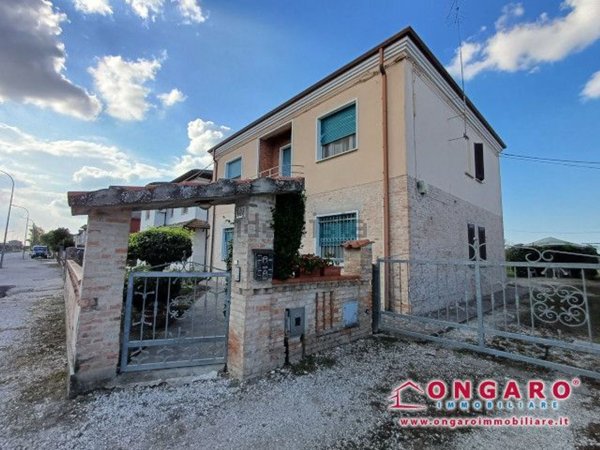 casa indipendente in vendita a Copparo in zona Ambrogio