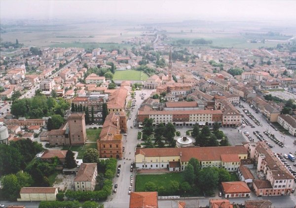 casa indipendente in vendita a Copparo