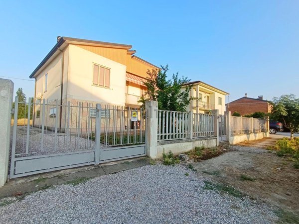 casa indipendente in vendita a Copparo in zona Tamara
