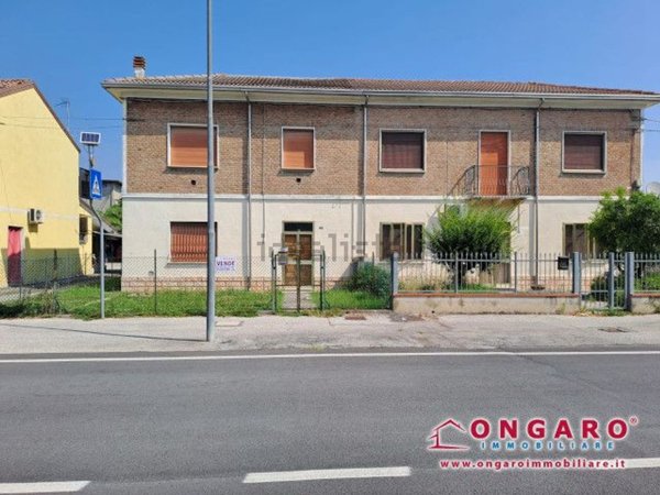 casa indipendente in vendita a Copparo in zona Ambrogio