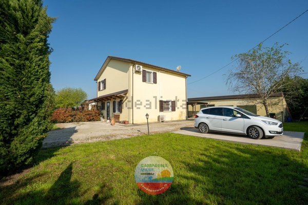 casa indipendente in vendita a Copparo in zona Ambrogio