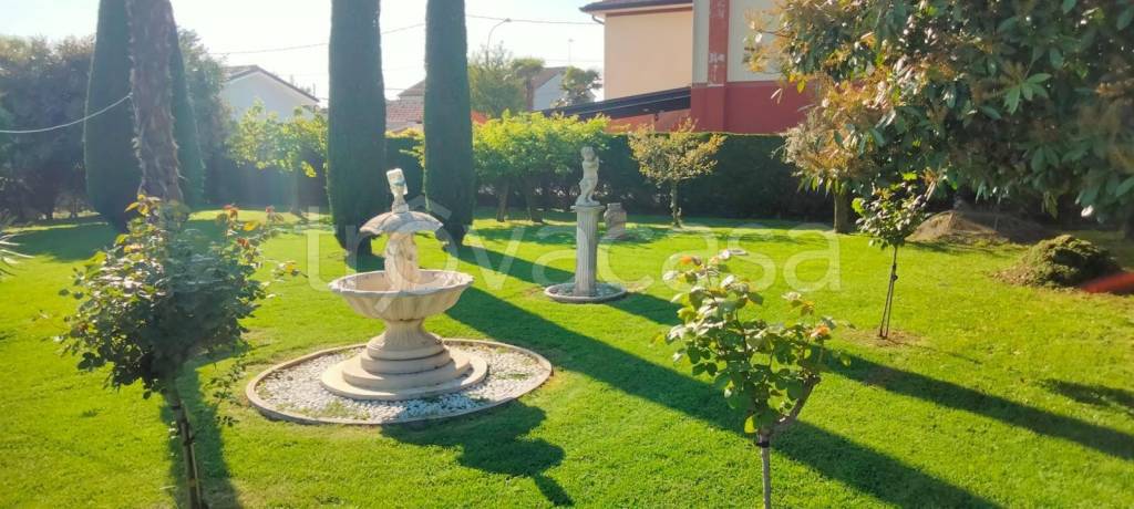 casa indipendente in vendita a Copparo in zona Gradizza