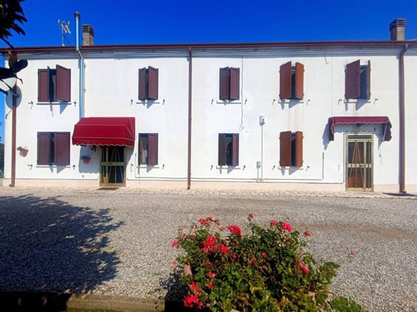 intera palazzina in vendita a Copparo in zona Gradizza