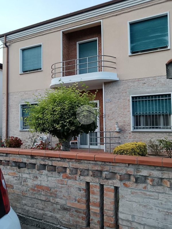 casa indipendente in vendita a Copparo in zona Ambrogio