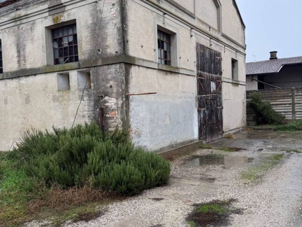 locale commerciale in vendita a Copparo in zona Saletta