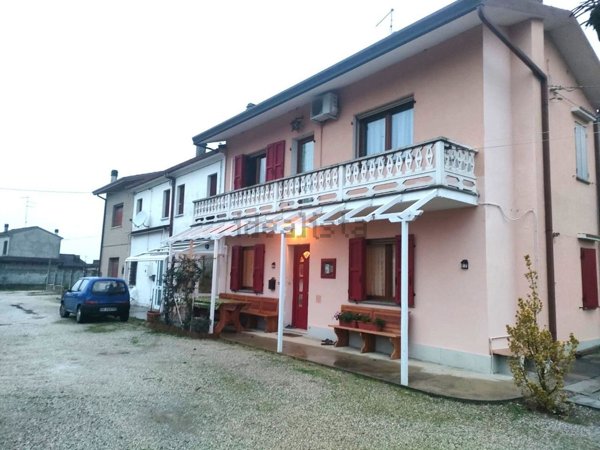 casa indipendente in vendita a Copparo in zona Ambrogio